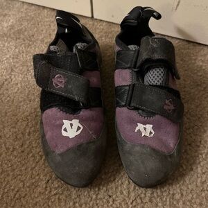Evolv Women’s climbing shoes